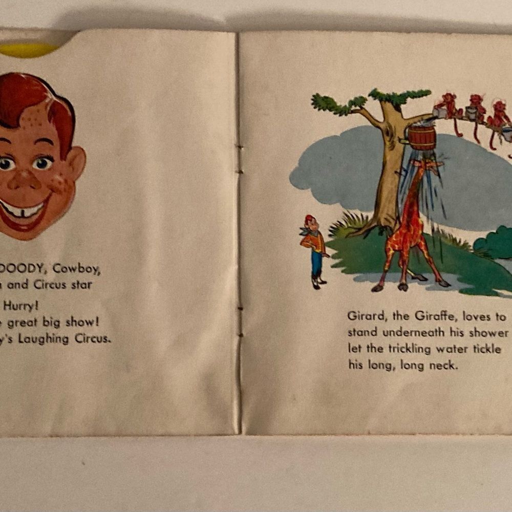 Howdy Doody Laughing Circus Bob Smith 45 rpm 7" Yellow Vinyl Record Book - Picture 2 of 4